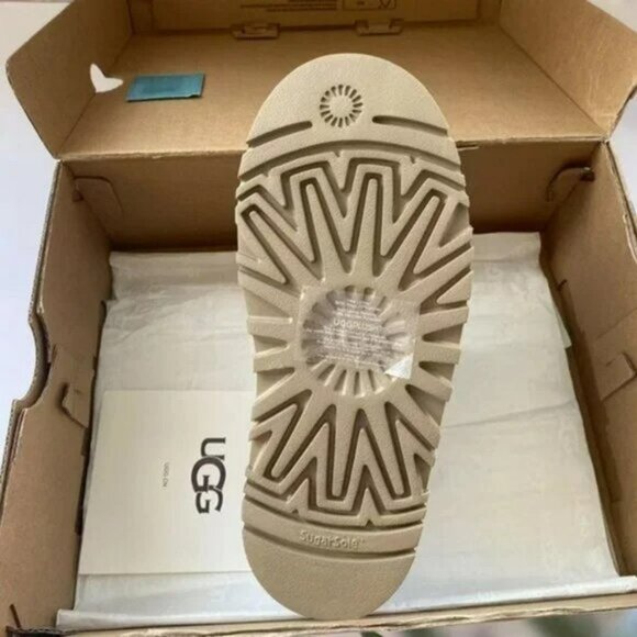 UGG Women's Tan Platform Slip-Ons❤️❤️❤️ - Picture 4 of 5